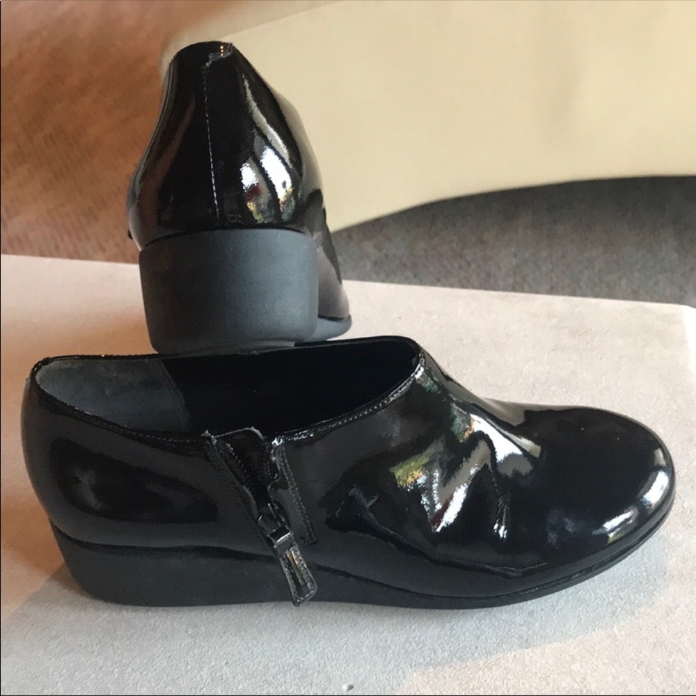 NEW COLE HAAN PATENT LEATHER BOOTIE size 6.5 NEW